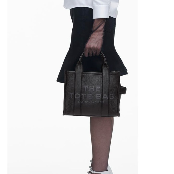 LIKE NEW MARC JACOBS The Leather Small Tote Bag in Black Leather - Picture 3 of 12